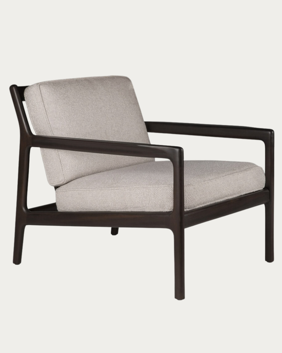 Ethnicraft JACK lounge chair made of solid mahogany with curved armrests and seat cushions in Ivory fabric, viewed from the front.
