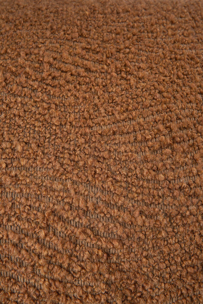 Ethnicraft ORB Sitzhocker mit Cinnamon Stoffbezug – Muster der weichen Polsterung.