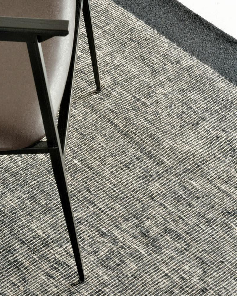 Ethnicraft - Teppich BLACK DOTS - 21718 | Homestorys