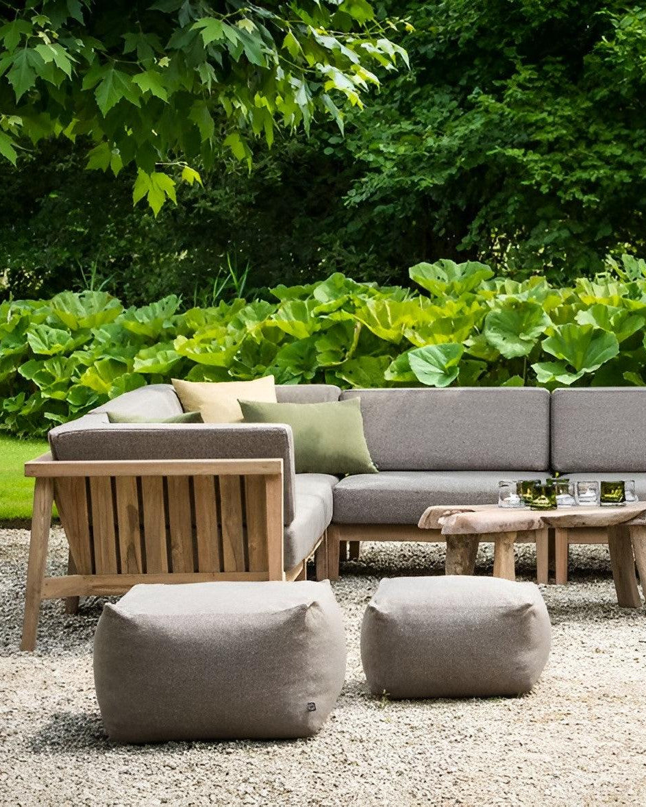 Mittelteil des Gartensofas COPENHAGUE im Lounge-Setting – vielseitig kombinierbar für individuelle Outdoor-Sofas von Gommaire