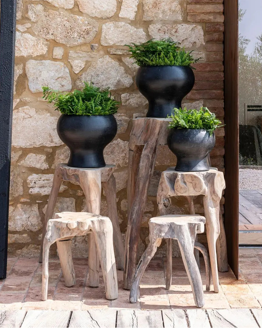 CUMI coffee table from Gommaire in an outdoor setting - harmonious and weather-resistant