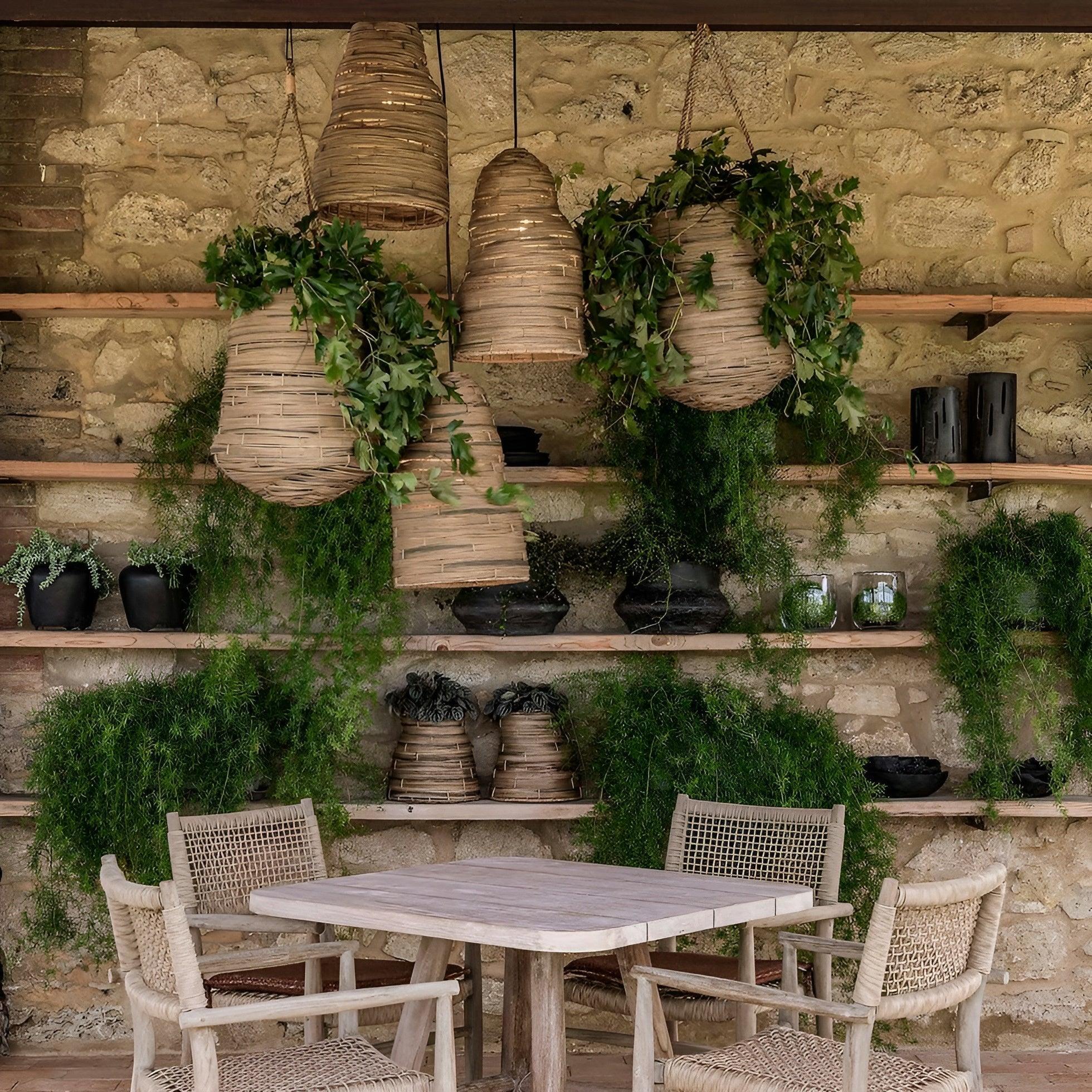 Pendelleuchte NEST von Gommaire in einem gemütlichen Wohn- oder Loungebereich – natürliches Lichtobjekt mit weichem Schimmer und skulpturaler Wirkung im Raum