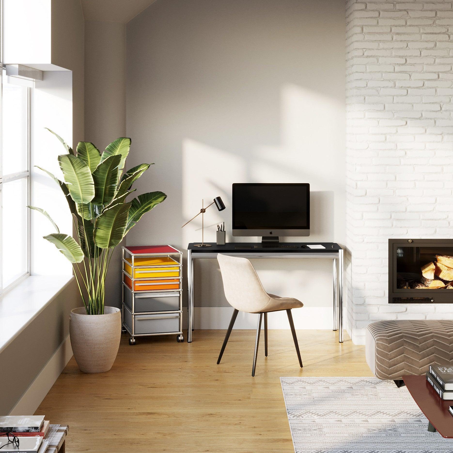 Linoleum Nero Tisch T8 von USM als markanter Kontrast im hellen Designbüro – hochwertige Einrichtung mit Funktion und Stil