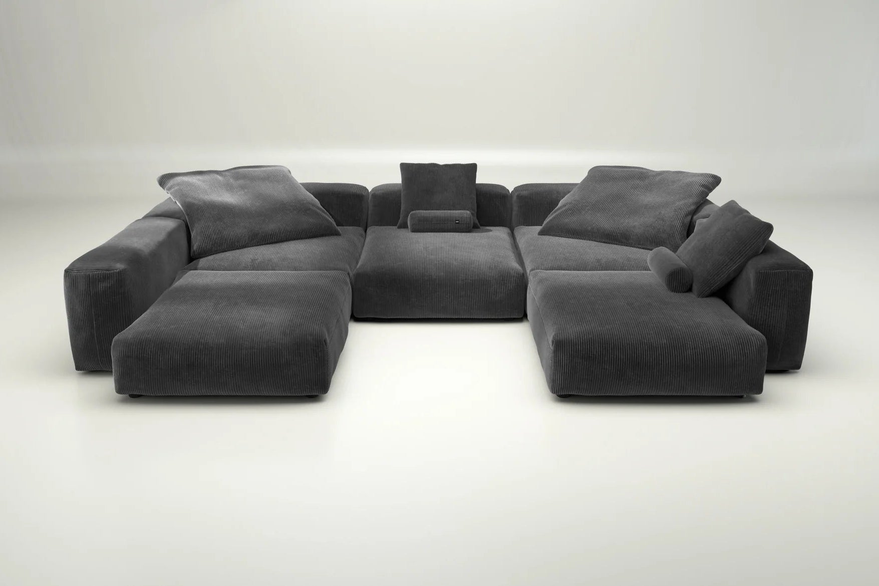 Cord Velour Sofa in Dark Grey mit Kissenset – industrieller Look für moderne Raumkonzepte mit Stahloptik