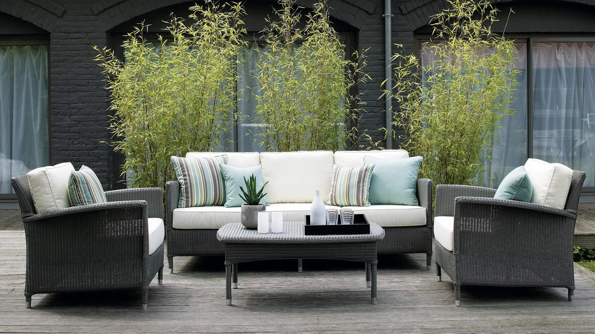 Vincent Sheppard DOVILE Gartensofa mit Canvas Kissen im Outdoor-Loungebereich