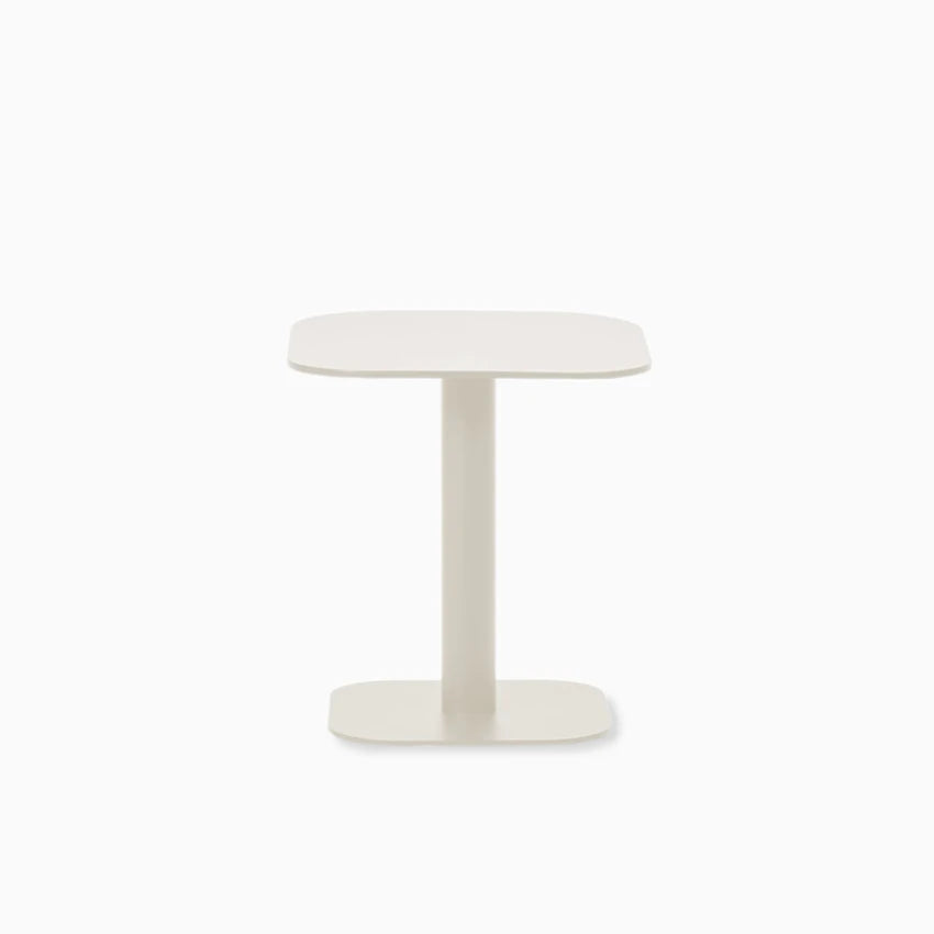 Table d'appoint Vincent Sheppard KODO avec structure en aluminium thermolaqué, couleur Dune White.