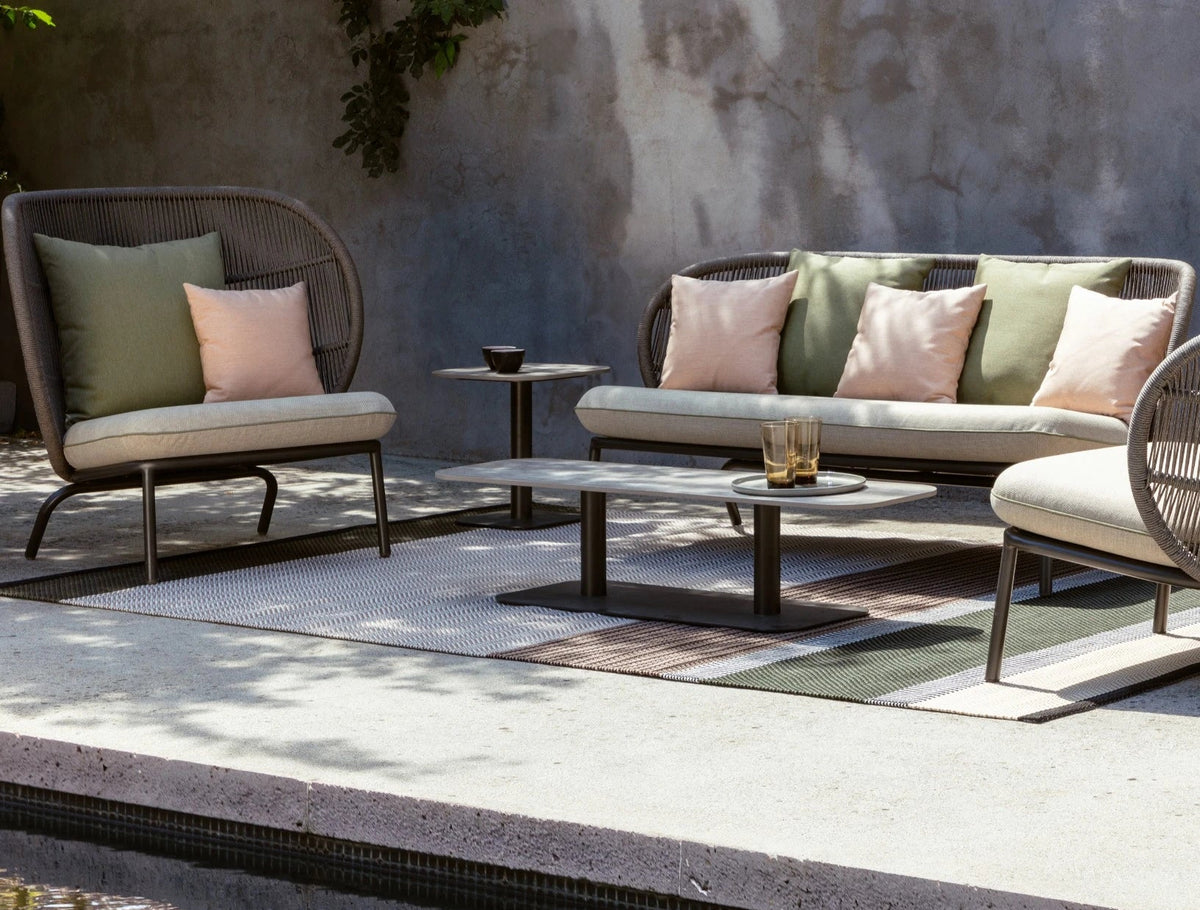 Fauteuil de jardin Vincent Sheppard KODO COCOON avec ensemble de coussins dans l'espace détente Outdoor