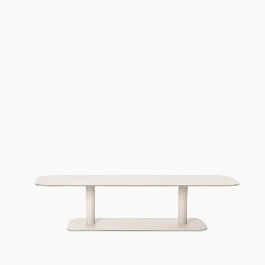 Vincent Sheppard KODO Couchtisch rechteckig mit pulverbeschichtetem Aluminiumrahmen in der Farbe Dune White.