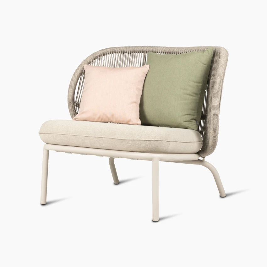 Fauteuil de jardin Vincent Sheppard KODO, couleur Dune White, avec corde en polypropylène et coussins décoratifs