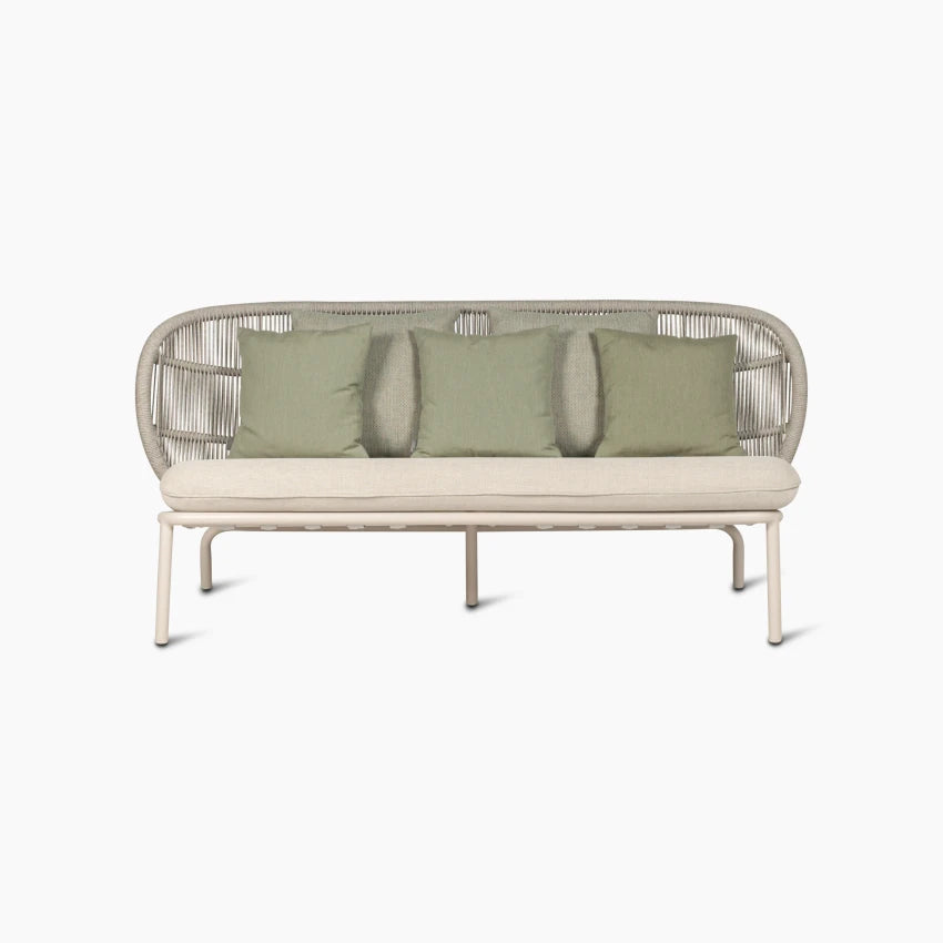 Canapé de jardin Vincent Sheppard KODO, couleur Dune White, avec coussins Olive Green et Fig Green
