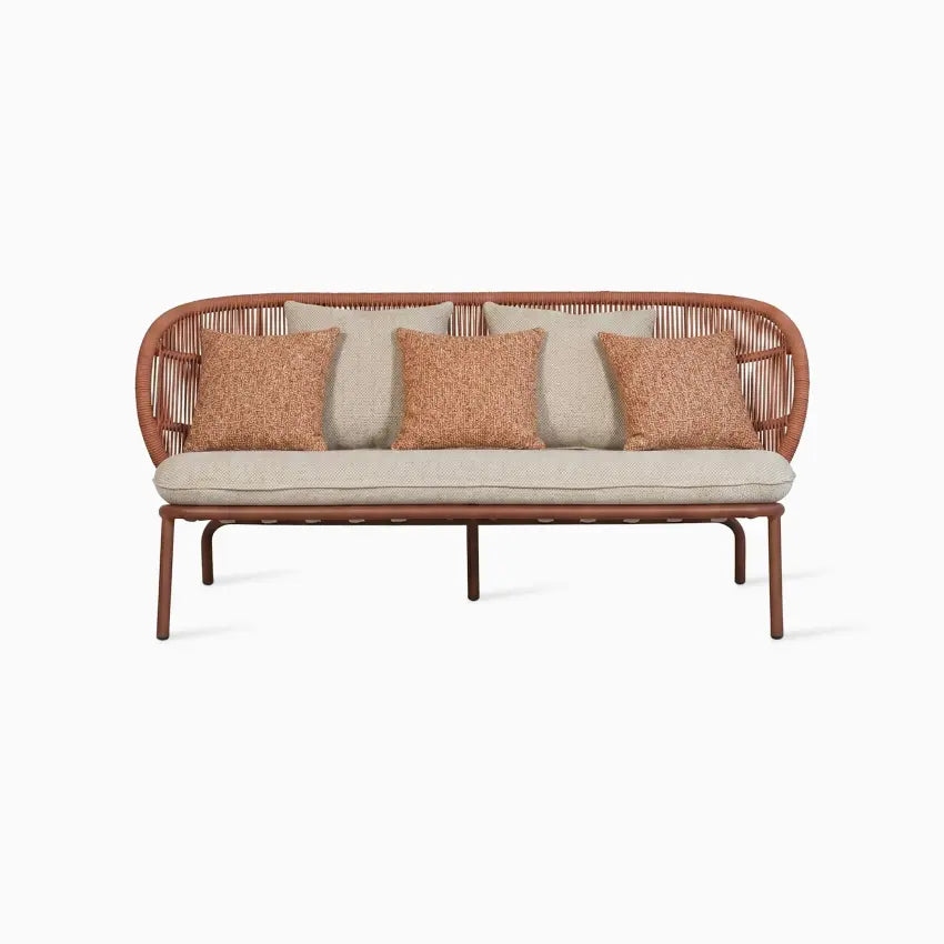 Canapé de jardin Vincent Sheppard KODO, couleur Rust Cinnamon, avec coussins Burnt Orange et Almond