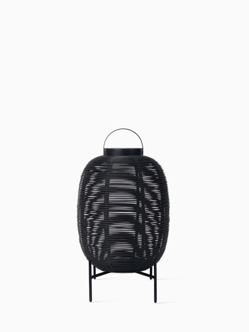 Lanterne Outdoor Vincent Sheppard TIKA, grande taille, avec socle en acier noir et corps tressé de couleur noire