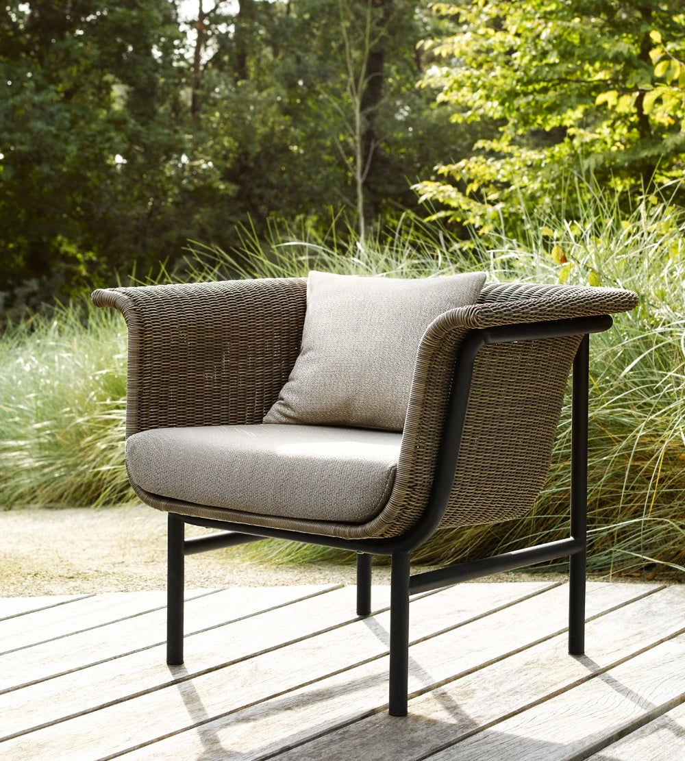 Fauteuil de jardin Vincent Sheppard WICKED à structure en aluminium dans l'espace détente Outdoor