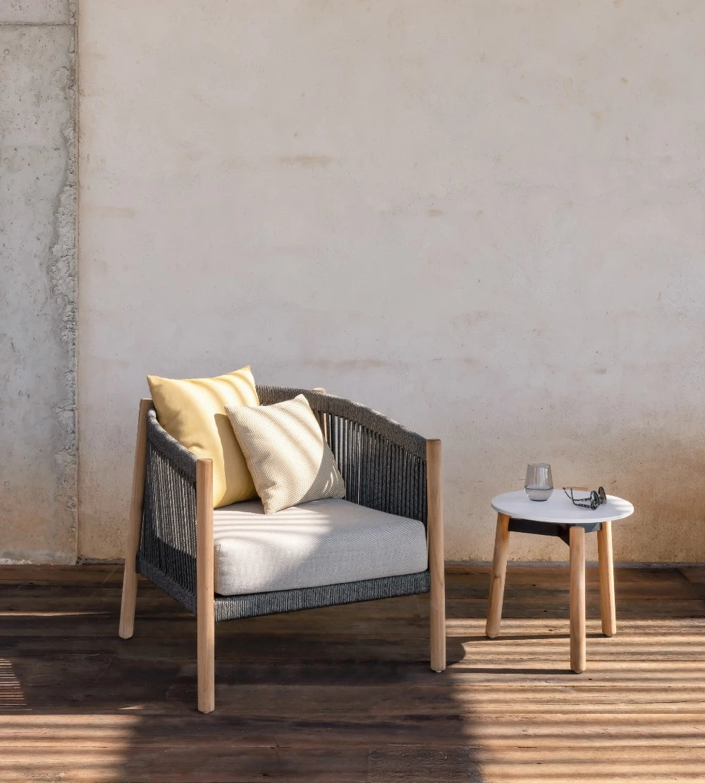 Vincent Sheppard LENTO Beistelltisch Detail mit Keramik und unbehandeltem Teak