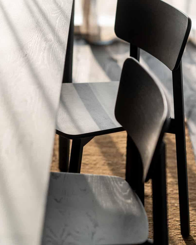 Stuhl CASALE  Eiche schwarz | Ethnicraft | Homestorys