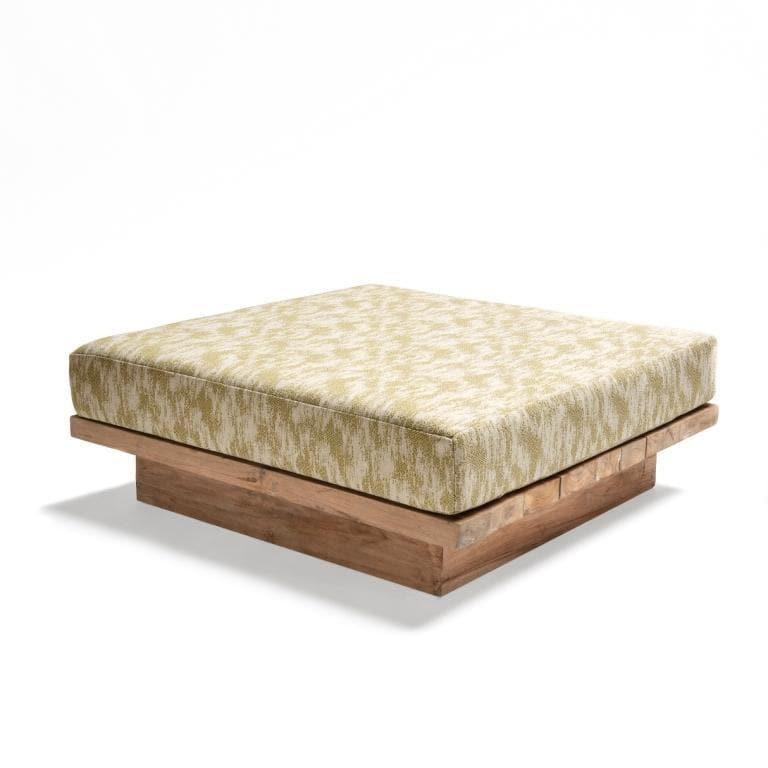 Hocker MAGNUS von Gommaire – massiver Outdoor-Hocker aus recyceltem Teakholz mit wetterfestem Polster, passend zum Gartensofa MAGNUS