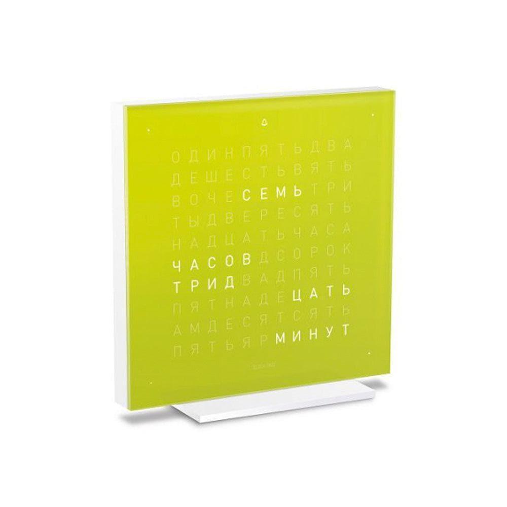QLOCKTWO EARTH 13.5 Lime Juice – боковой вид дизайнерских настольных часов ярко-зелёного цвета с типографическим отображением времени