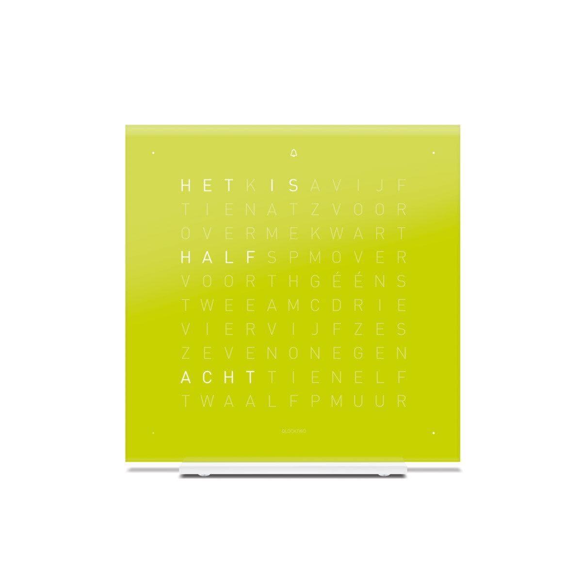QLOCKTWO EARTH 13.5 Pure in Lime Juice – design tafelklok met typografische tijdweergave in opvallend limoen­groene uitvoering, frontale aanzicht