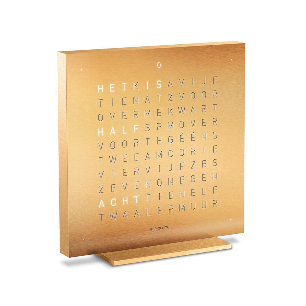 QLOCKTWO EARTH 13.5 Golden Legend – luxuriöse Design-Tischuhr in goldfarbener Stahl-Ausführung mit typografischer Zeitanzeige für exklusive Räume