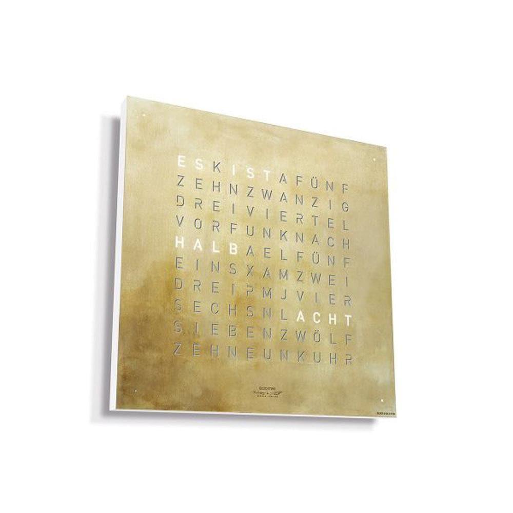 QLOCKTWO EARTH 45 mit weißem Korpus – glänzender Luxus in Silber & Gold trifft auf puristische Leichtigkeit