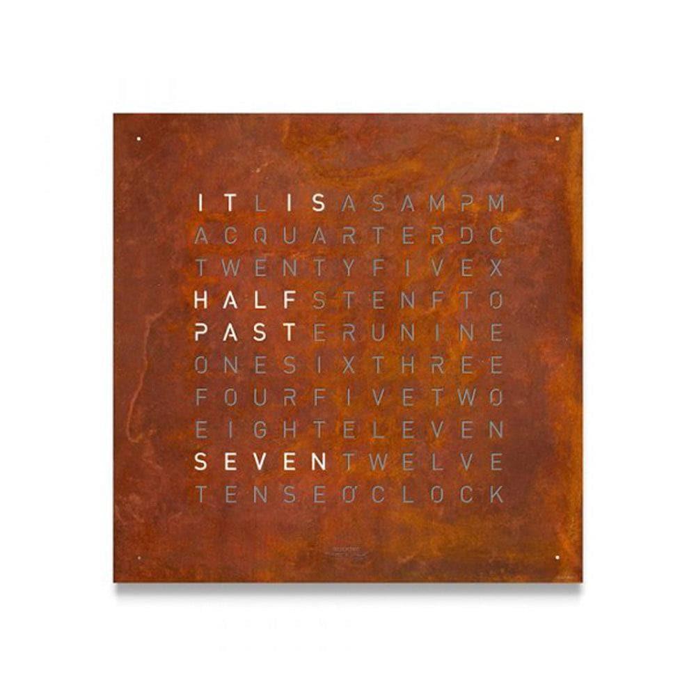 QLOCKTWO EARTH 45 Rust – luxuriöse Wanduhr aus oxidiertem Stahl mit individueller Rostpatina, handveredeltes Einzelstück aus der Creator’s Edition