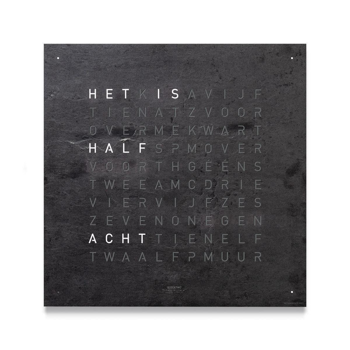 QLOCKTWO EARTH 90 Creator’s Edition Metamorphite – extra grote designklok met natuurlijke leisteenstructuur voor krachtige interieurs