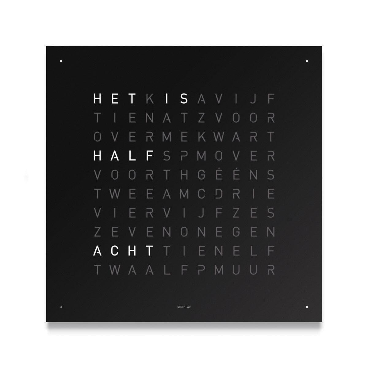 QLOCKTWO EARTH 90 Steel Series Black Pepper – extra grote design wandklok in zwart staal voor moderne interieurs