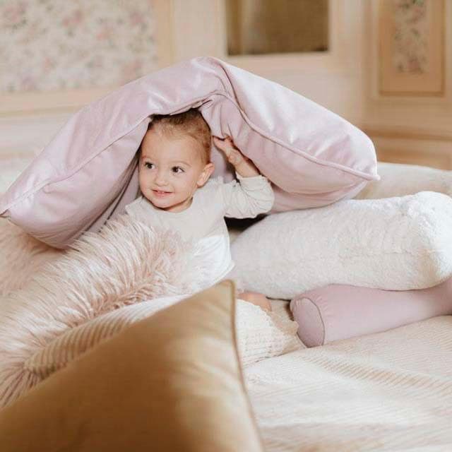 Vetsak BIG PILLOW Cord Velours Sand – Einrichtung im skandinavischen Stil mit hellen Holzelementen und weichem Kissenkomfort